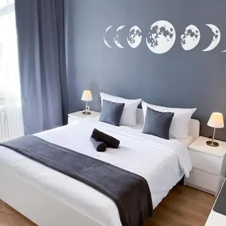 Ku'damm Sunny Apartment Berlin